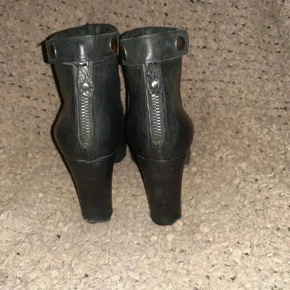 LA CANADIENNE-Black Leather-Snap Collar/Back Zip- Block Heel-Sz 38.5-Excellent - Picture 5 of 7